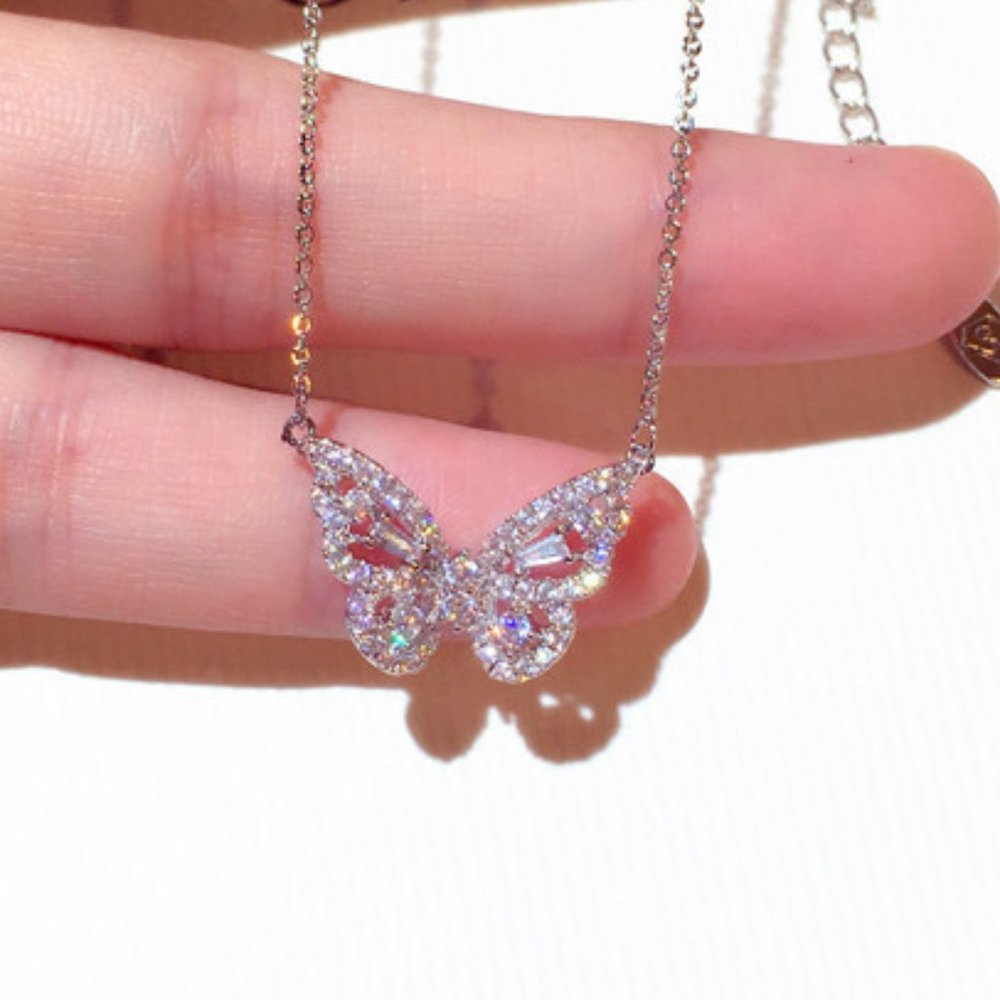 New! Butterfly Necklace Rose Gold - Picture 1 of 6